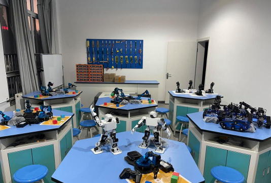 秦皇岛市海港区创客机器人编程艺术培训学校环境