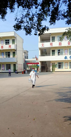 廉江市石岭镇广胜小学环境