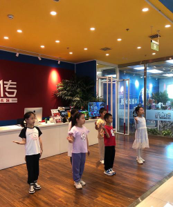 鹤岗市明日之声播音主持培训学校有限公司环境
