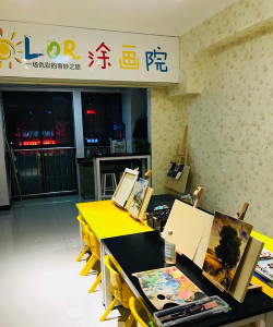 沙湾市童年绘艺术培训有限公司户外活动场地