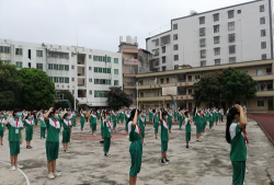 霞洞镇中心小学户外活动场地