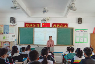 朱砂镇中心小学户外活动场地