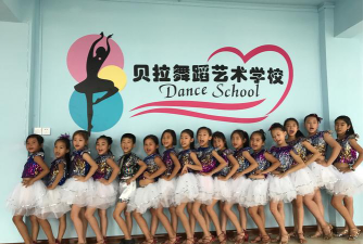 喀喇沁旗精灵舞蹈培训学校有限公司户外活动场地