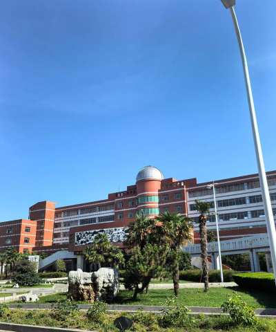 高雄市新光高级中学户外活动场地