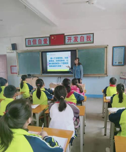 诗洞中心小学户外活动场地