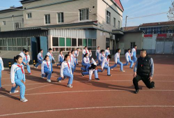 西营初级中学户外活动场地