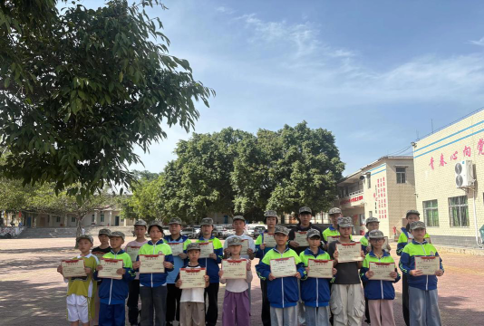 吴川市吴阳中心小学户外活动场地