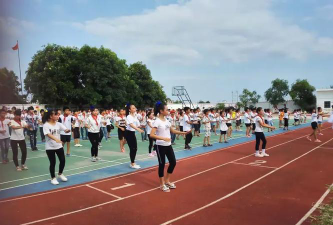 吴川市振文镇加伦小学户外活动场地