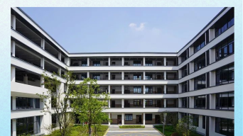 前进中学户外活动场地