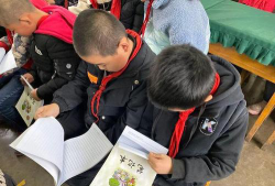 钟祥市罗汉寺种畜场八里小学户外活动场地