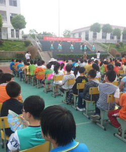 武汉市黄陂区研子小学户外活动场地