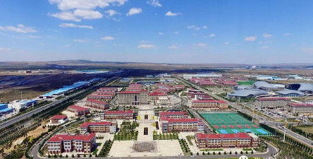 锡林郭勒职业学院户外活动场地
