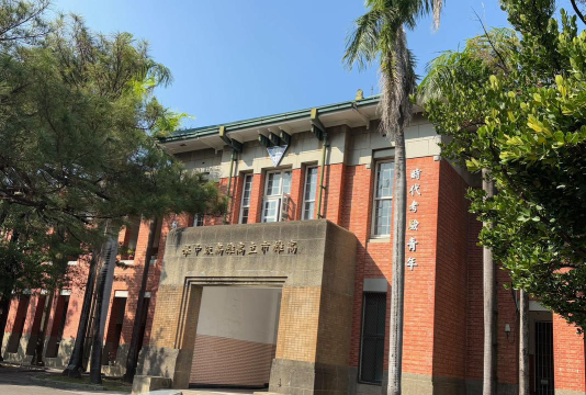 高雄市立三民国中户外活动场地