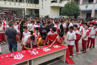 青溪镇中心小学户外活动场地
