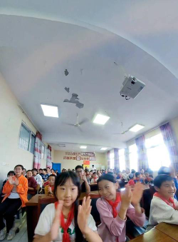华兴中心小学户外活动场地