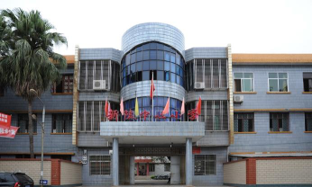 新陂镇中心小学户外活动场地