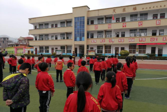 五峰中心小学户外活动场地