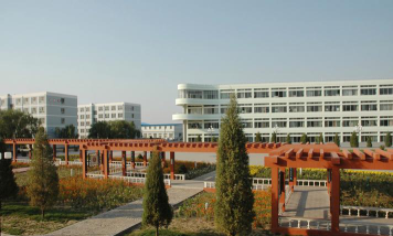 内蒙古杭锦后旗奋斗中学户外活动场地