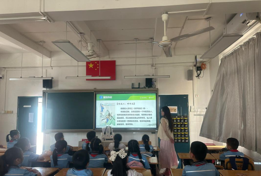 化州市石湾街道莲花小学户外活动场地