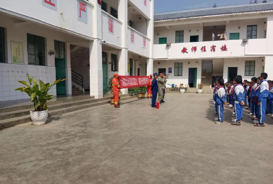 信宜市白石镇大寨小学(大坡分校)户外活动场地