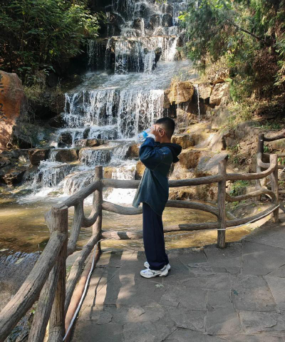 茄子河区宏伟镇岚峰中学户外活动场地