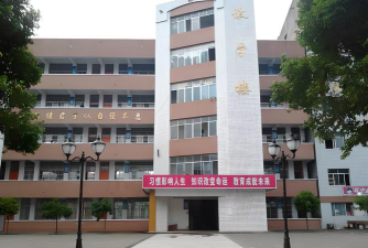双河中学户外活动场地