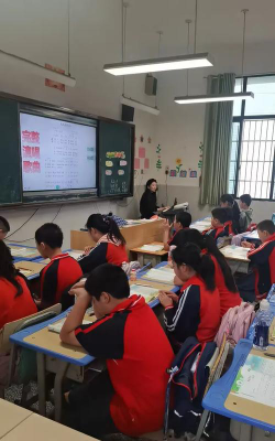 望春学校户外活动场地