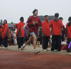 隆昌县黄家镇先锋初级中学户外活动场地
