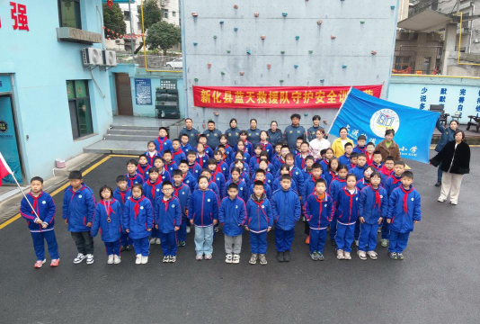 慈溪市浒山街道蓝天小学户外活动场地