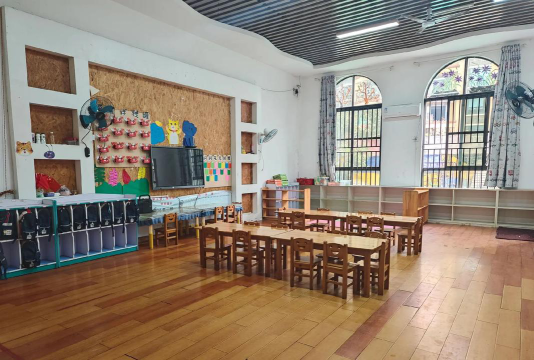 蓬江区启明星幼儿园户外活动场地