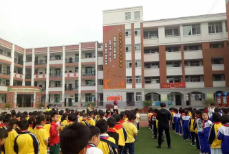湖东中心小学户外活动场地