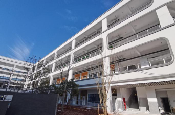上海建德学校户外活动场地