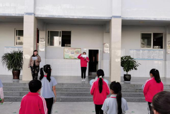 澄江县右所镇中心小学户外活动场地