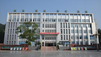 夹江县新场镇初级中学户外活动场地