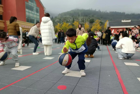 宜宾县隆兴乡初级中学校户外活动场地