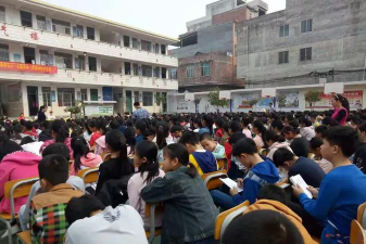 广西南宁市马山县周鹿镇周鹿初中户外活动场地