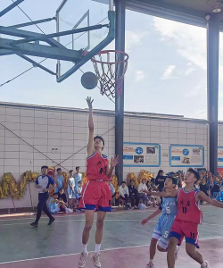 兴文县共乐镇初级中学校户外活动场地