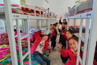 龙陵县龙新乡龙新乡中心学校户外活动场地
