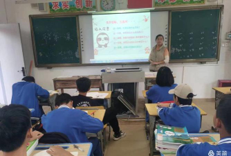 山根初级中学户外活动场地