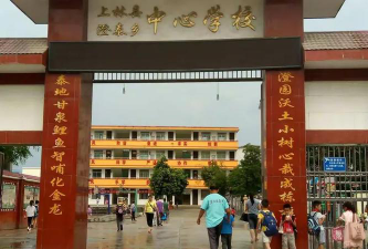 上林县澄泰乡初级中学户外活动场地