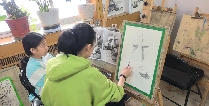 突泉县斑马画室艺术培训学校有限公司户外活动场地