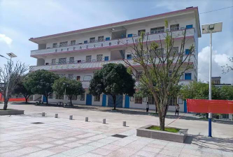 桂林市临桂县六塘镇初级中学户外活动场地