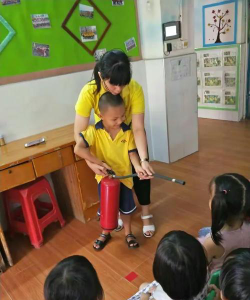 老隆镇金摇篮幼儿园户外活动场地
