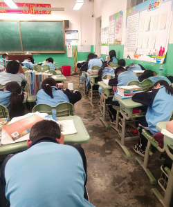 安定区黑山初级中学户外活动场地