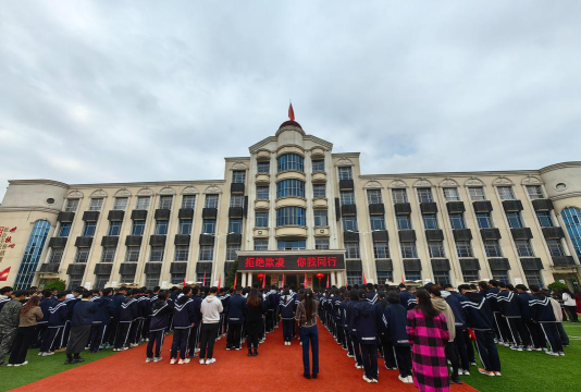 安定区御风初级中学户外活动场地