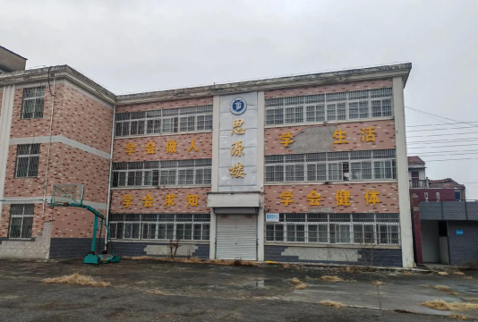 玉龙县石鼓镇八一希望学校户外活动场地