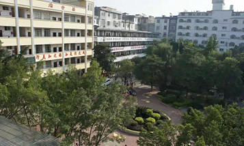 平南县平南镇第二中学户外活动场地