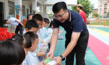 阳春市三甲镇新思维幼儿园户外活动场地