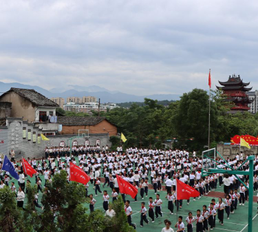 龙泉市西新小学户外活动场地