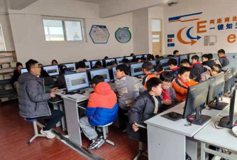 济南市珍珠泉小学户外活动场地